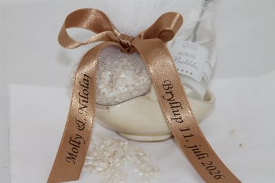 Latte sløjfebånd - skrifttype på foto: 5. Lucida Caligraphy